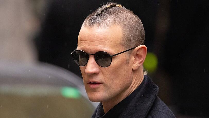 Bei der Giorgio Armani Herbst/Winter-Herrenmoden-Show in Mailand präsentierte Matt Smith sein neues Haarstyling.