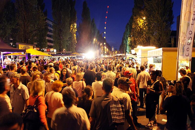 Rund 300.000 Menschen haben am Wochenende das Münchner Streetlife-Festival besucht. Bei sonnigem Wetter nahmen sie die für den Verkehr gesperrten Ludwig- und Leopoldstraßen in Besitz. Die Bilder vom Festival.
