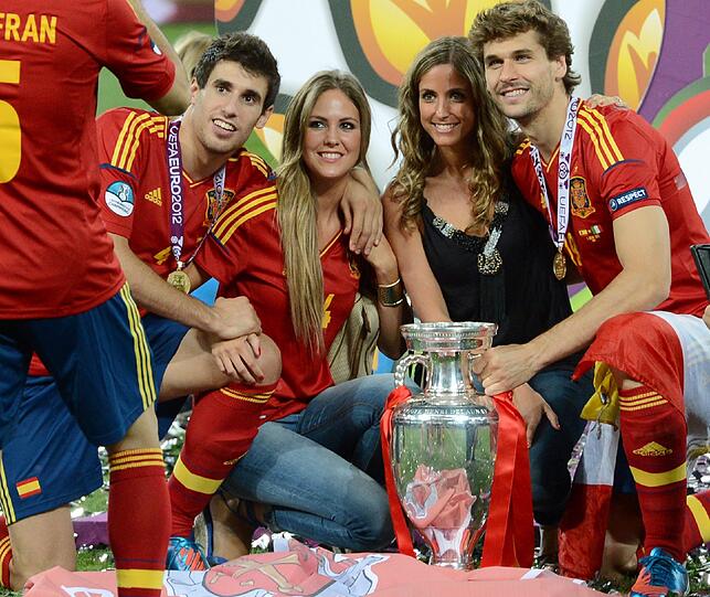 Juves spanischer Stürmer Fernando Llorente (r.) mit seiner Freundin Maria