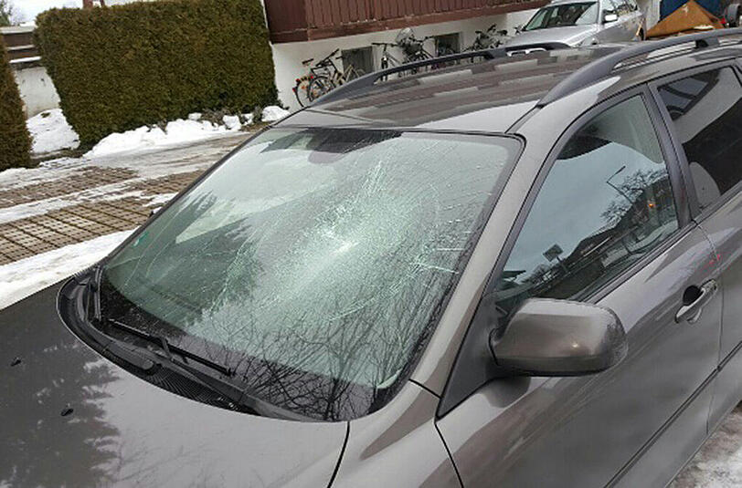 "Wie eine Explosion": Das Auto von Daniele N. nach dem Anschlag.