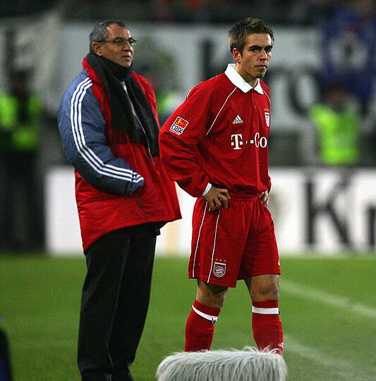 Sein 1. Bundesliga-Spiel: Nach einer Leihe zum VfB Stuttgart und der Reha nach einem Kreuzbandriss bringt ihn Felix Magath am 19. November 2005 beim 2:1 in Bielefeld als Einwechselspieler. Es folgen 318 weitere Liga-Einsätze (seine Sieg-Quote 75,2 Prozent!).