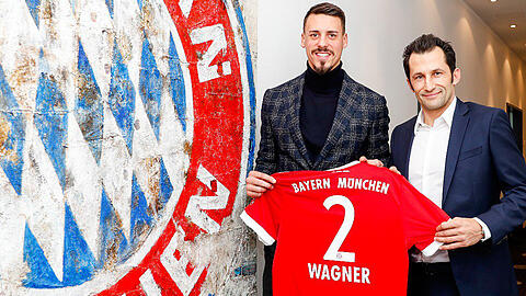 Die Rückennummer 34 hatte er mal beim FC Bayern, die 14 hätte er gerne gehabt, die 2 wurde es: Sandro Wagner (links) mit FCB-Sportdirektor Hasan Salihamidzic.