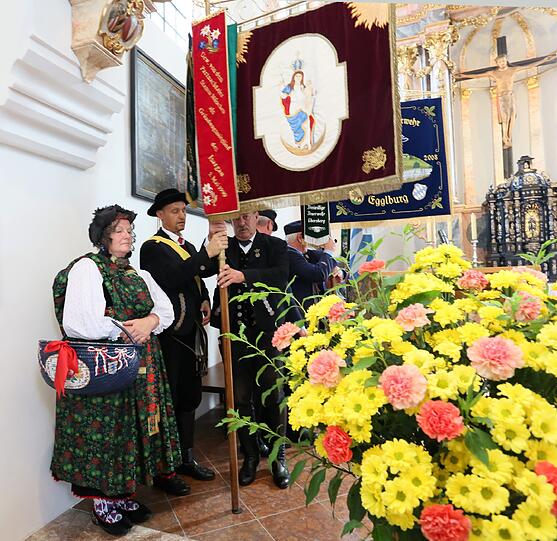 Filser-Fahnenweihe in der Heilig-Kreuz-Kirche in Forstenried. Die Bilder.
