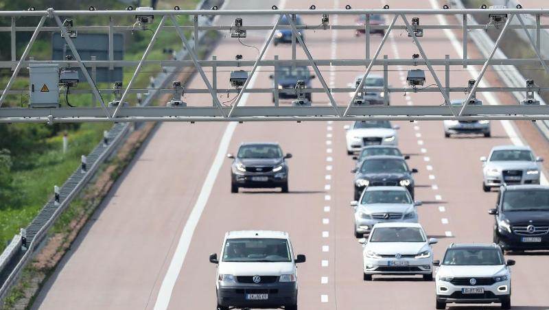 Mautbrücke auf der Autobahn A9. Mautbrücke auf der Autobahn A9.