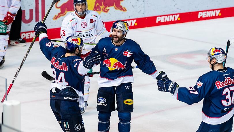 Der Klarmacher: Trevor Parkes (links) bejubelt sein Tor mit Daryl Boyle. Ihr EHC hat nun beste Chancen aufs Weiterkommen.