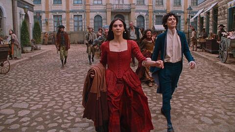 Maria Anna Mozart (Havana Joy) tritt in der ARD-Serie "Mozart/Mozart" aus dem Schatten ihres Bruders Amadeus (Eren M. Güvercin).