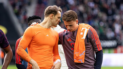 Generationenwechsel im Tor des FC Bayern? Manuel Neuer (links) und Jonas Urbig.