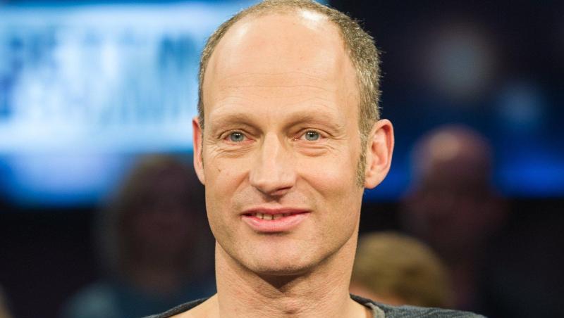 Joachim Meyerhoff, Schauspieler und Buchautor, sitzt in einem TV-Studio. Foto: Ole Spata/dpa/Archivbild Joachim Meyerhoff, Schauspieler und Buchautor, sitzt in einem TV-Studio. Foto: Ole Spata/dpa/Archivbild