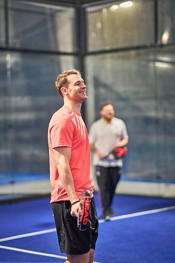 Mit Golf und Paddel-Tennis: Die Bayern-Stars genießen ihren freien Dienstagnachmittag im Trainingslager.