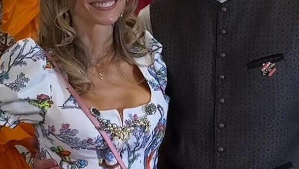 Cathy Hummels mit Jannik Kontalis beim "WiesnBummel". Cathy Hummels mit Jannik Kontalis beim "WiesnBummel".
