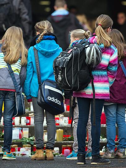 Nach dem Absturz der Germanwings-Maschine in Frankreich: Schüler trauern in Haltern um ihre toten Freunde