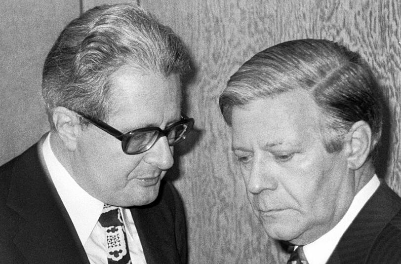 1974 Helmut Schmidt holt Vogel als Justizminister in sein Kabinett.