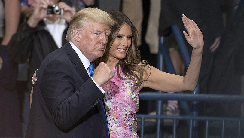 Donald Trump machte seiner Melania auf der MET Gala einst den Heiratsantrag Donald Trump machte seiner Melania auf der MET Gala einst den Heiratsantrag
