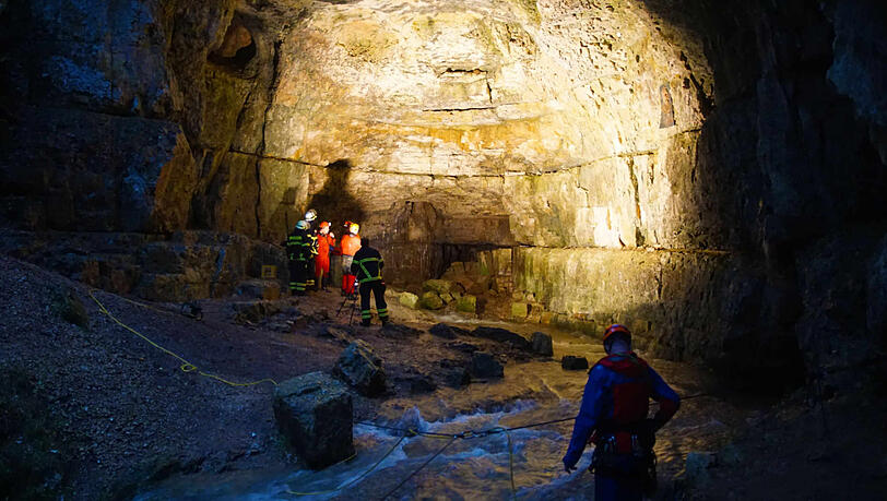 Zwei Männer sitzen in der Falkensteiner Höhle fest - die Rettung ist für Montag geplant. Zwei Männer sitzen in der Falkensteiner Höhle fest - die Rettung ist für Montag geplant.