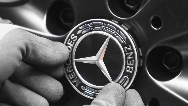 Vor allem in Europa, darunter auch im Heimatmarkt Deutschland, sowie in Nordamerika stockte der Absatz von Premiumfahrzeugen mit dem Stern.