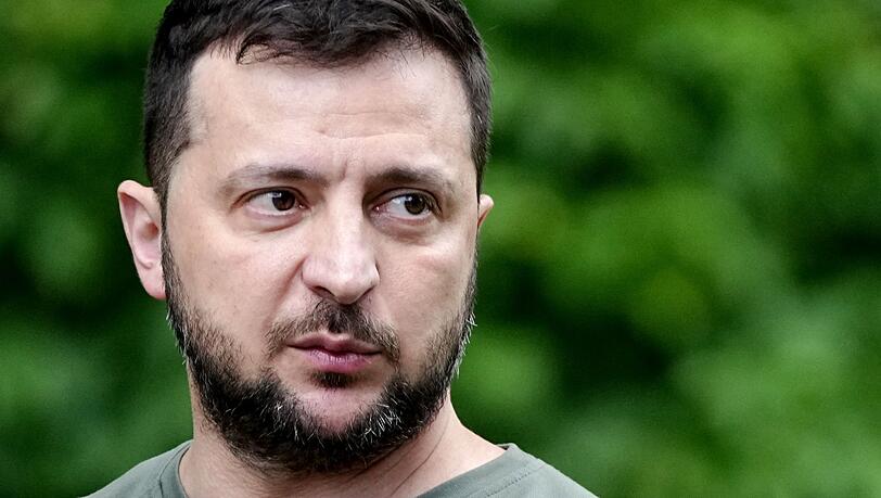 Der ukrainische Präsident Wolodymyr Selenskyj bei einer Pressekonferenz in Kiew.