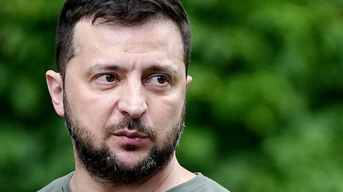 Der ukrainische Präsident Wolodymyr Selenskyj bei einer Pressekonferenz in Kiew.