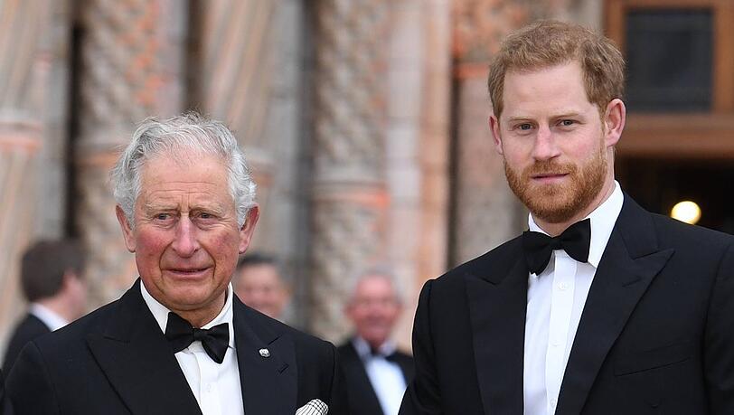 König Charles III. und seinen Sohn Prinz Harry trennt derzeit nicht nur Atlantik.