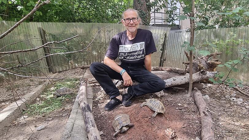 Seit 25 Jahren Leiter der Reptilienauffangstation: Markus Baur im Außengehege. Seit 25 Jahren Leiter der Reptilienauffangstation: Markus Baur im Außengehege.