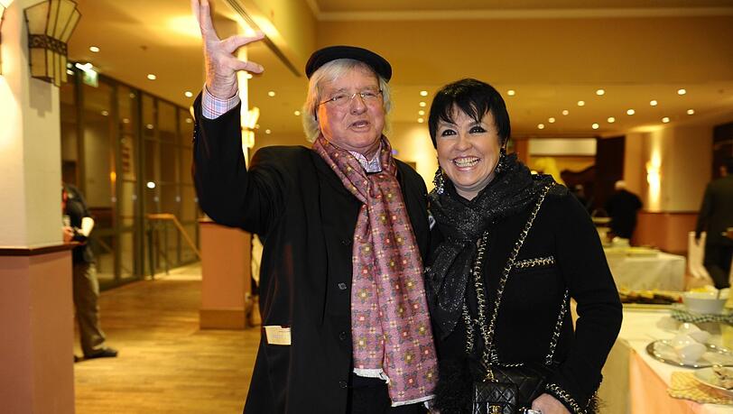 1992 haben sie sich kennen- und liebengelernt, 13 Jahre später geheiratet: Gerd Käfer und Uschi Ackermann sind über all die Jahre Münchens Power-Paar gewesen. 1992 haben sie sich kennen- und liebengelernt, 13 Jahre später geheiratet: Gerd Käfer und Uschi Ackermann sind über all die Jahre Münchens Power-Paar gewesen.