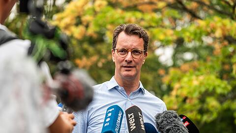 Mehrere Regierungsmitglieder informierten sich vor Ort.