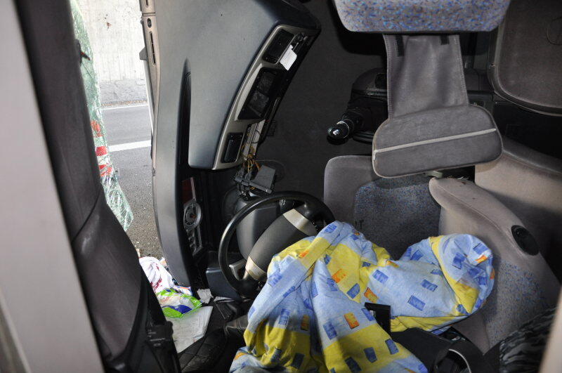 Auf der B 12 bei Simbach kippte ein Lkw um.