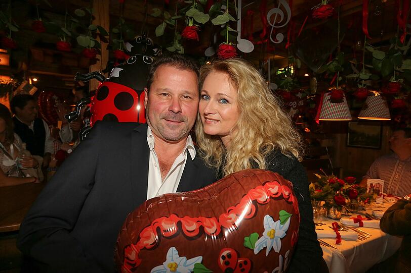 Im Käfer: Schlagersängerin Nicole Seibert mit Ehemann Winfried.