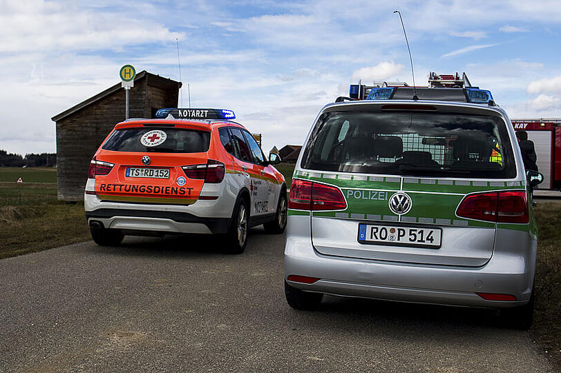 Die Bilder vom Kreuzungscrash bei Tittmoning mit insgesamt vier Verletzten.