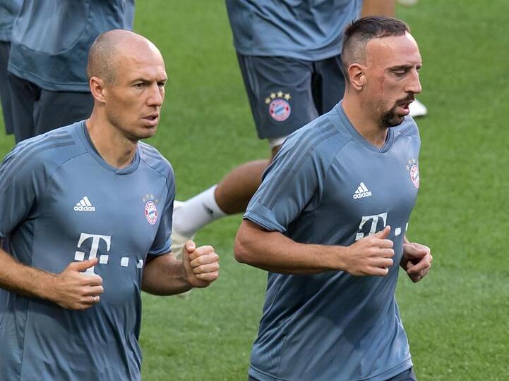 Arjen Robben (l) und Franck Ribéry beim Training. Foto: Sven Hoppe/Archiv