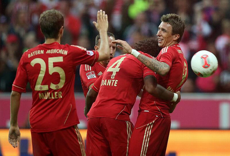 Mit 6:1 gegen Stuttgart verteidigt der FC Bayern die Tabellenführung verteidigt - und legt den besten Saisonstart seit fünf Jahren hin. Die Bilder vom Spiel