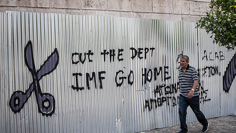 "Schuldenschnitt - IWF Raus" - Protest in Athen. Die Griechen schulden dem Staat fast 87 Milliarden Euro Steuern. "Schuldenschnitt - IWF Raus" - Protest in Athen. Die Griechen schulden dem Staat fast 87 Milliarden Euro Steuern.