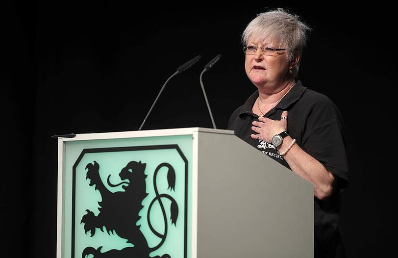 Die Bilder von der Mitgliederversammlung der Münchner Löwen im Zenith.