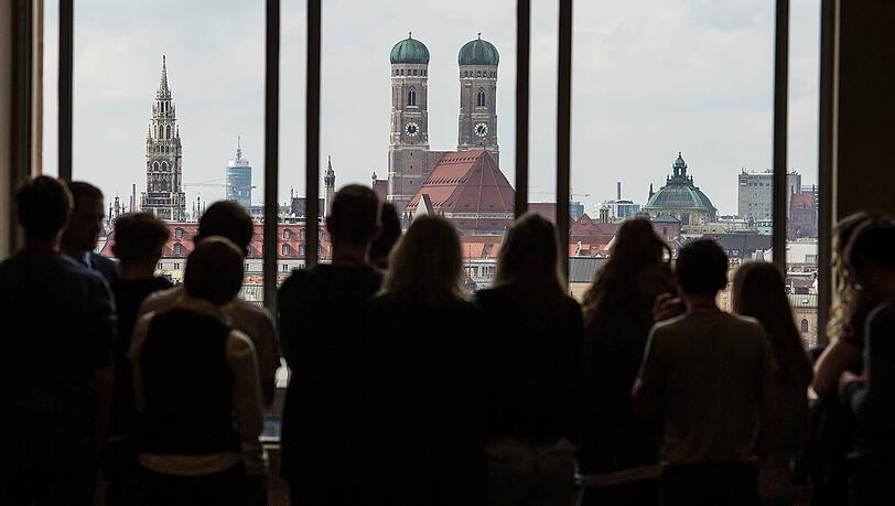 Die Frauenkirche in München: Im Nordturm des Doms befinden sich BND-Abhöranlagen. Die Frauenkirche in München: Im Nordturm des Doms befinden sich BND-Abhöranlagen.
