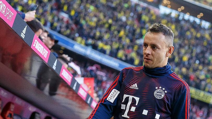 Rafinha spielt seit 2011 für die Münchner, sein Vertrag läuft am Saisonende aus. Er war 2005 aus Brasilien zum FC Schalke in die Bundesliga gewechselt, 2010 ging der Verteidiger aus Londrina für eine Saison zum CFC Genua und schloss sich danach dem FC Bayern an.
