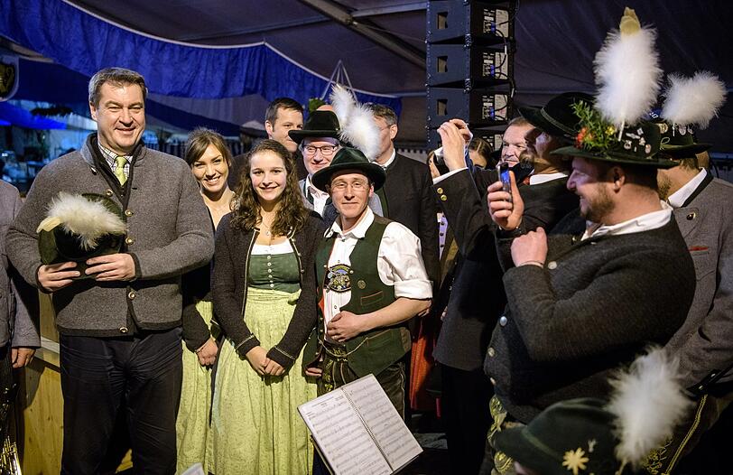Tracht wird uns gerade im Landtags-Wahljahr häufiger begegnen, so der Modeexperte.