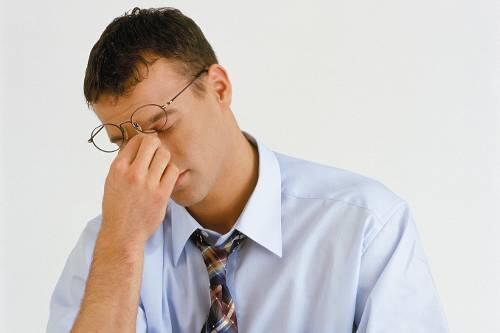 Stress im Job macht krank: Betroffene können nicht mehr abschalten, leiden unter Schlaflosigkeit.