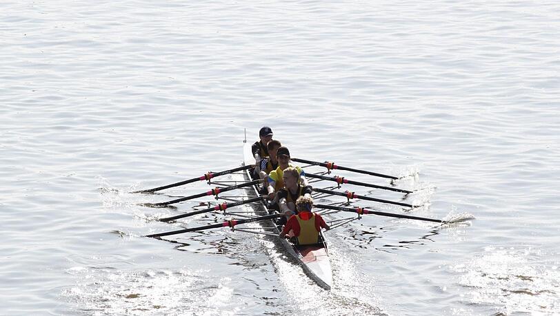 Kampf um die ersten Plätze: Ein Junior-Doppelvierer der Rudergesellschaft München auf der Regatta. Kampf um die ersten Plätze: Ein Junior-Doppelvierer der Rudergesellschaft München auf der Regatta.