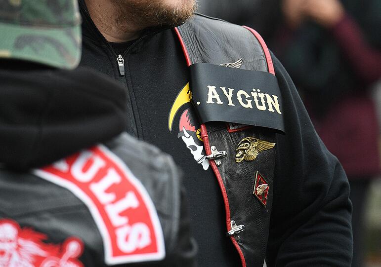 Hells Angels und Mitglieder befreundeter Rockergruppen aus mehreren Ländern bei der Beerdigung des  erschossenen Hells Angels-Chefs von Gießen, Aygün Mucuk.