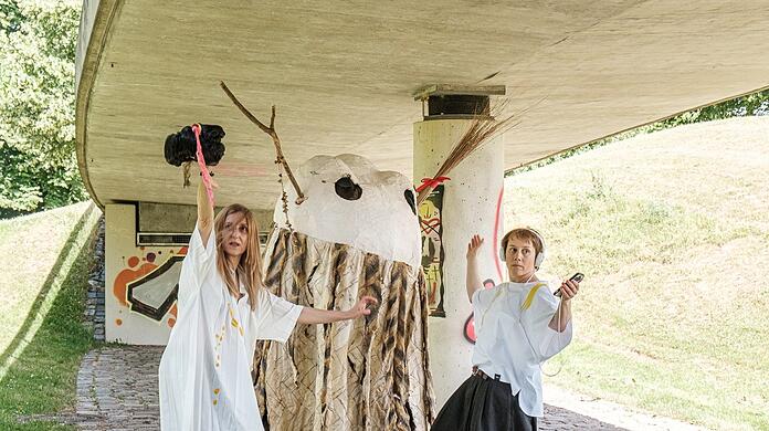"Die Bairishe Geisha": Judith Huber (l.) und Eva Löbau.