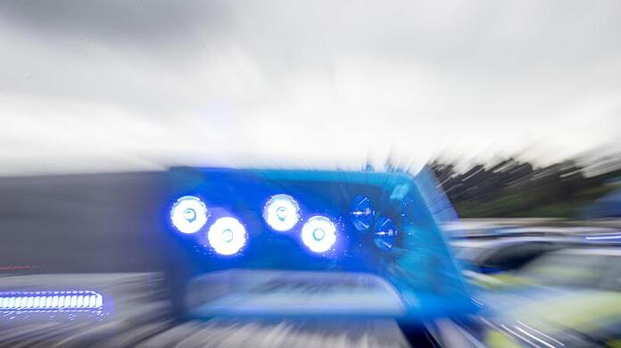 In Niedersachsen ist der Polizei ein betrunkener Autofahrer ins Netz gegangen - ganz freiwillig. (Symbolbild).
