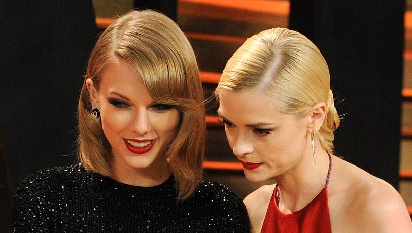 Sind seit vielen Jahren eng befreundet: Taylor Swift (li.) und Jaime King. Sind seit vielen Jahren eng befreundet: Taylor Swift (li.) und Jaime King.