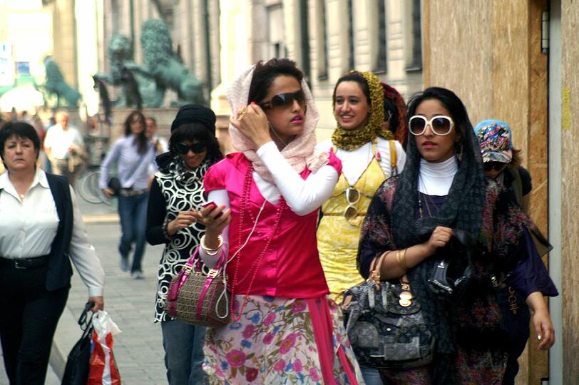 Shoppen als Urlaubsvergnügen - arabische Touristen in München.