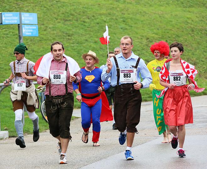 Neben Superman und einem Clown...
