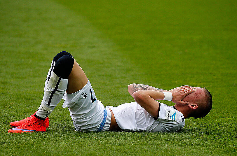 Enttäuschung pur: Löwen-Angreifer Marius Wolf nach der 0:2-Pleite beim Karlsruher SC.