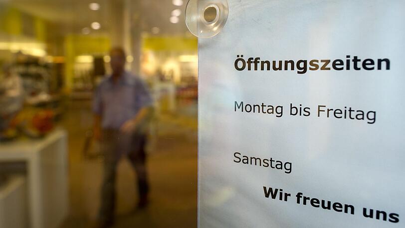 Von Montag bis Samstag haben die Geschäfte in Bayern bis 20 Uhr geöffnet - am Sonntag sind sie komplett geschlossen. Dies will die FDP nun ändern. Von Montag bis Samstag haben die Geschäfte in Bayern bis 20 Uhr geöffnet - am Sonntag sind sie komplett geschlossen. Dies will die FDP nun ändern.