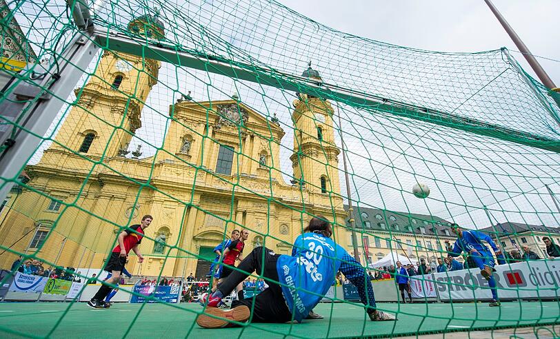 Bilder vom European-Homeless-Cup 2013 am Odeonsplatz.