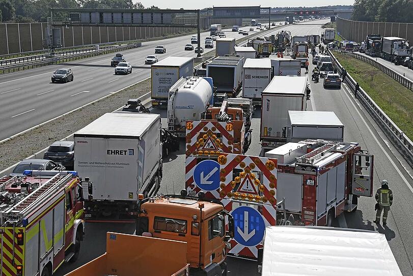 Die Richtungsfahrbahn Salzburg musste für über eine Stunde komplett gesperrt werden.