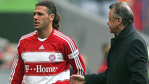 Bayern-Coach Hitzfeld wirft Demichelis raus. Bayern-Coach Hitzfeld wirft Demichelis raus.
