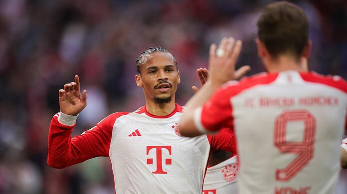 "Wenn Leroy ruhig und klar im Kopf ist, wenn er Freude hat und nicht abgelenkt ist, sich nicht ablenken lässt, sehen sie ihm das im Gesicht und der Körpersprache an", sagt Tuchel über Torschütze Sané.