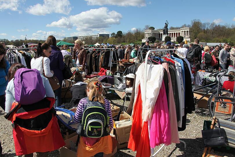 Antikes, Nützliches, Ramsch: Beim größten Flohmarkt Münchens kommen Sammler genauso auf ihre Kosten wie Trödel-Laien. Die besten Bilder von der Theresienwiese.